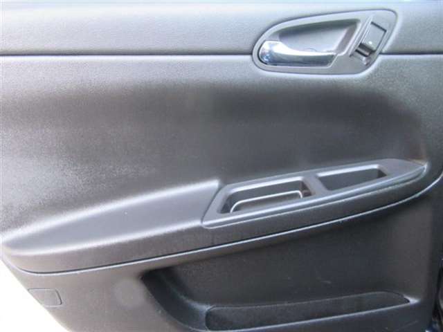 Chevrolet Impala 2010 photo 23